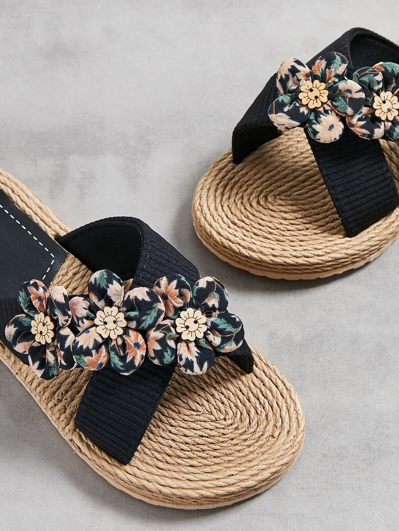 Trendy Outdoor Six Small Flower Slippers - Muselune