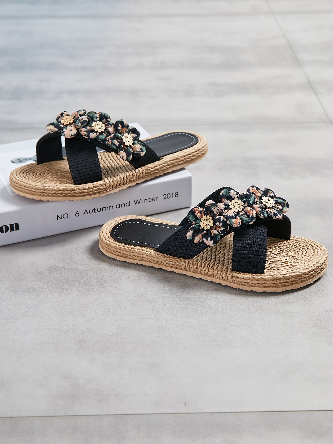 Trendy Outdoor Six Small Flower Slippers - Muselune