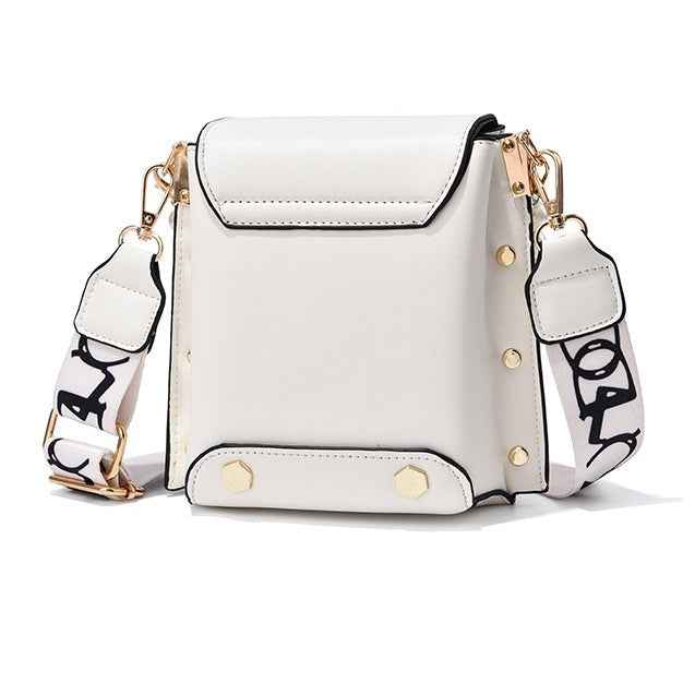 Pearl Chain Crossbody Bag – Cute Classic Shoulder Wallet - Muselune