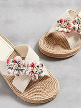 Trendy Outdoor Six Small Flower Slippers - Muselune