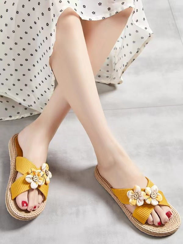 Trendy Outdoor Six Small Flower Slippers - Muselune