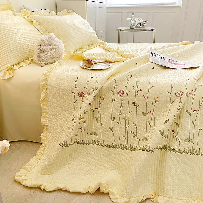 Embroidered Quilt - Comforter Blanket - Muselune