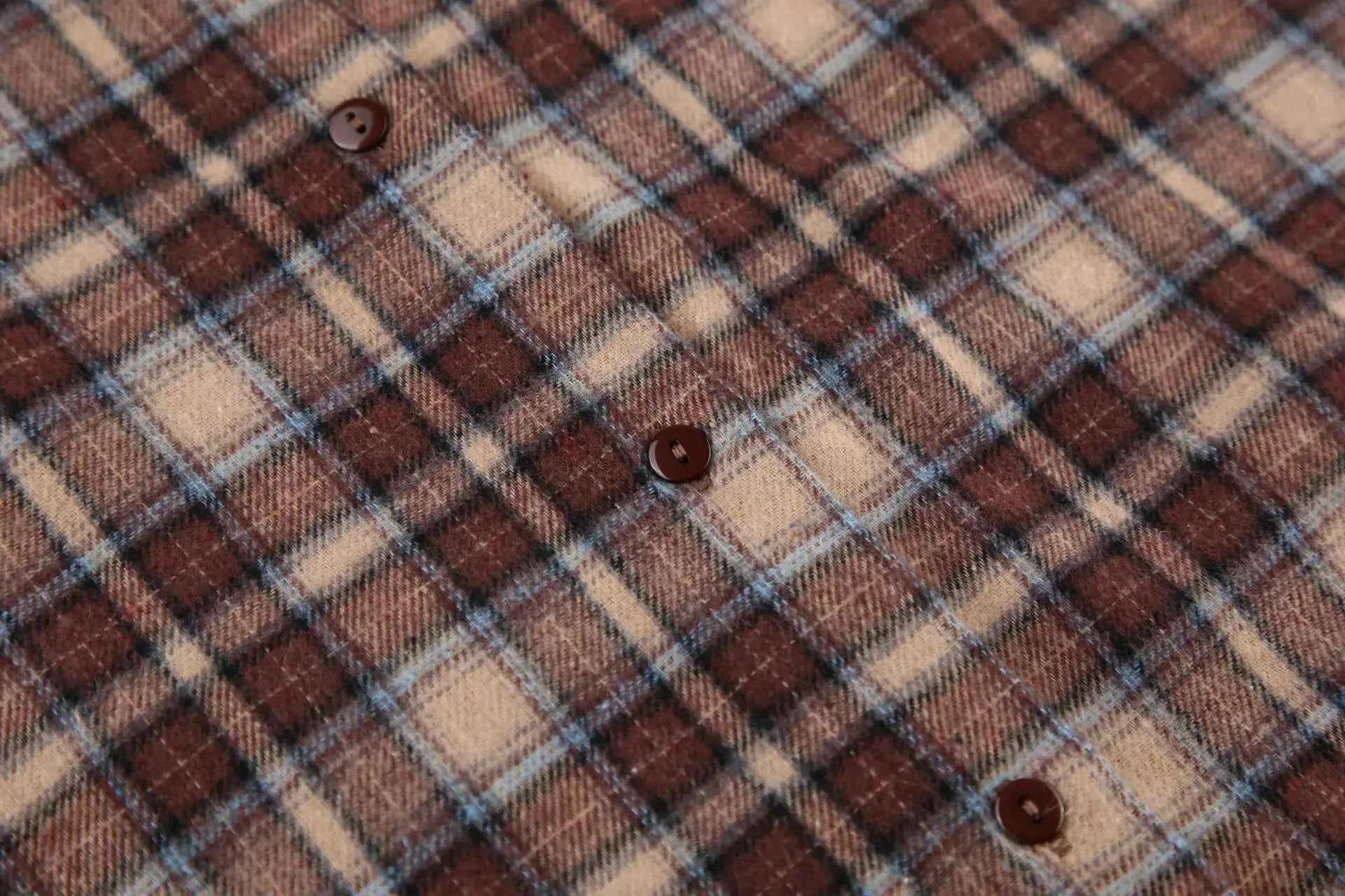 Vintage Plaid Shirt – Loose Fit & Long Sleeves