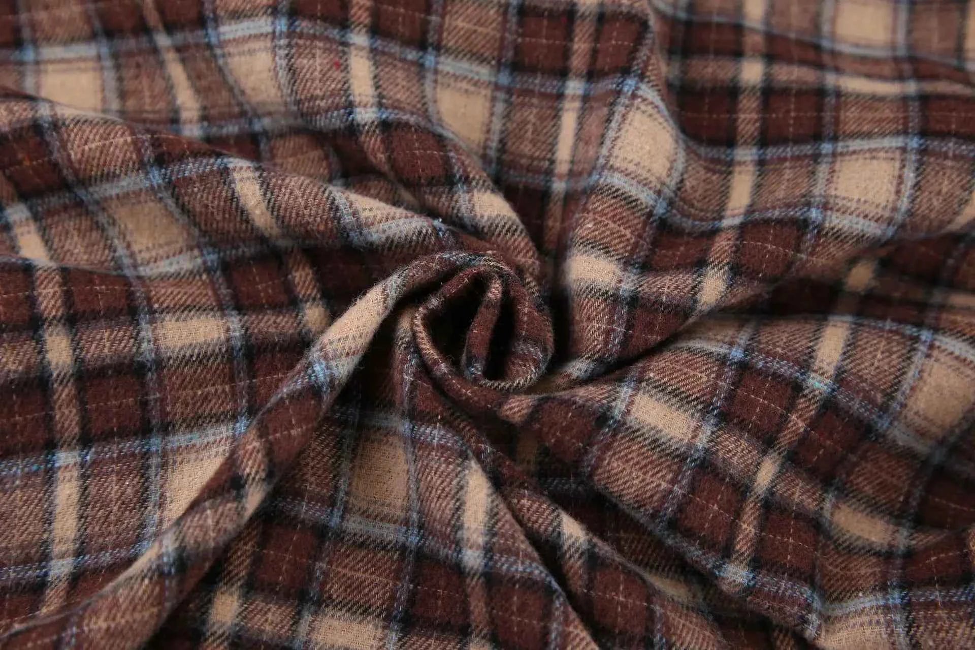 Vintage Plaid Shirt – Loose Fit & Long Sleeves