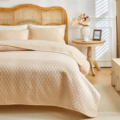 Stain-Resistant Quilted Bedspread Perfect for Pet Owners - Muselune