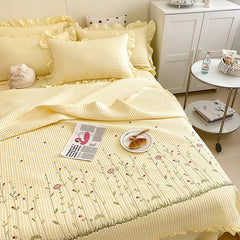 Embroidered Quilt - Comforter Blanket - Muselune