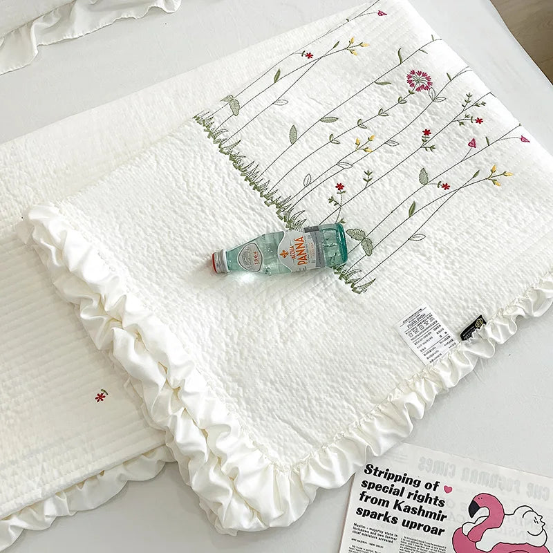 Embroidered Quilt - Comforter Blanket - Muselune