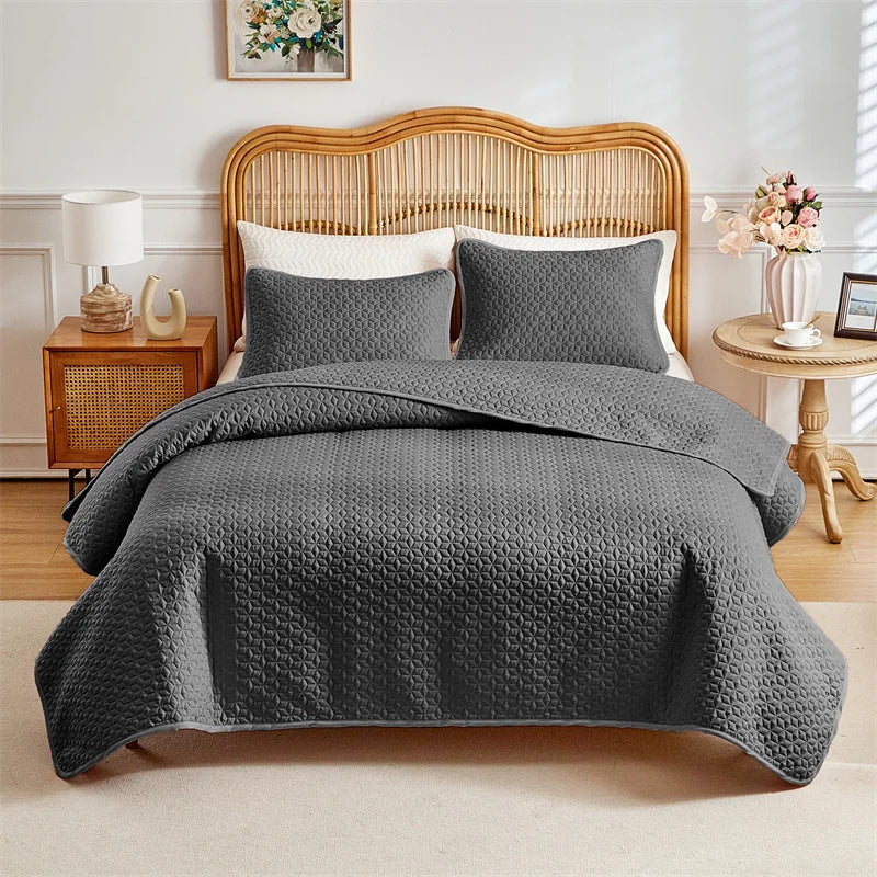 Stain-Resistant Quilted Bedspread Perfect for Pet Owners - Muselune